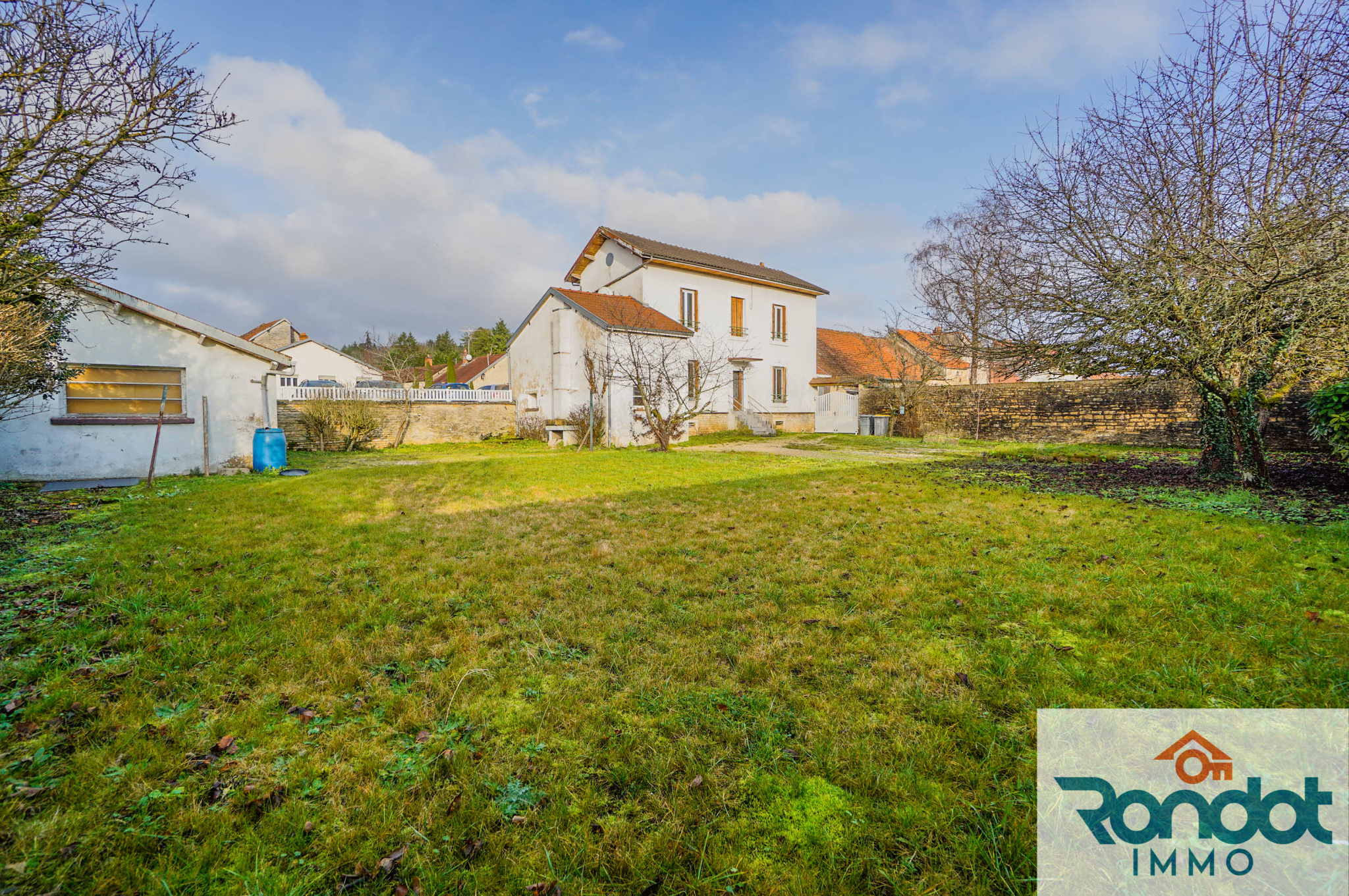 Maison 6 pièces / 3 chambres / 100 m2 / terrain 850 m2 + gra