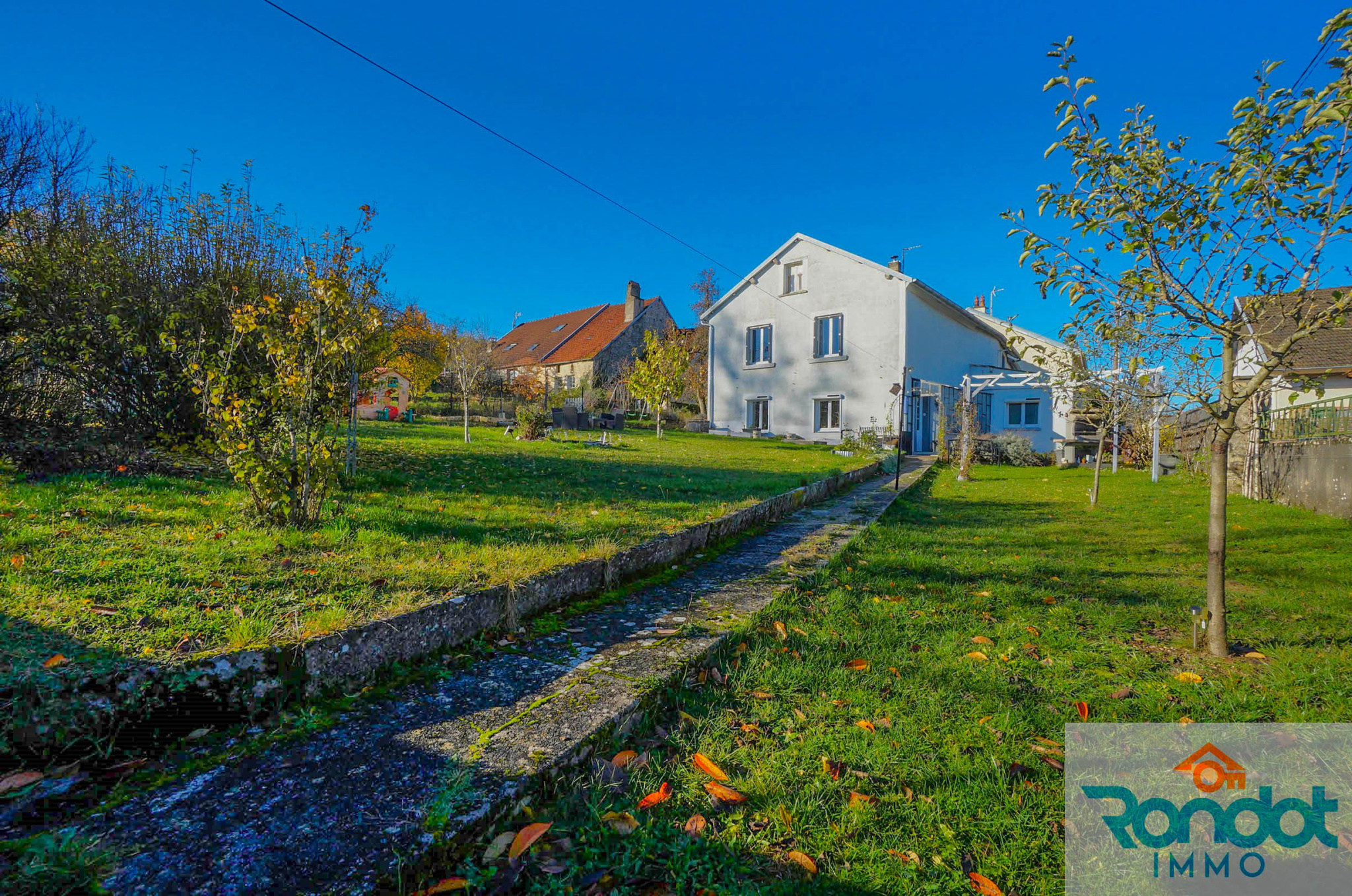 Maison 6 pièces / 4 chambres / 145m2 / 889 m2 terrain